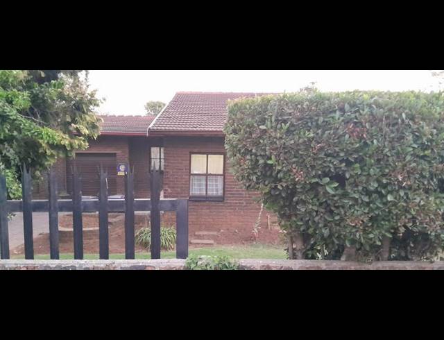 3 BEDROOM HOUSE FOR SALE IN BIRCHLEIGH NORTH